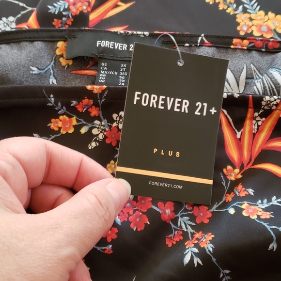 Forever 21 Floral summer dress with slit - Picture 7 of 9